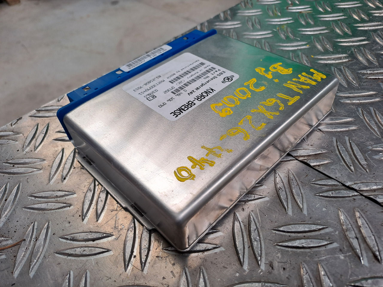 Gebrauchtes MAN TGX 26.440 EBS Steuergerät Brems - / Fahrdynamik, Artikel - Nr. : 81.25808 - 7053 - Steuergerät für LKW: das Bild 1 Gebrauchtes MAN TGX 26.440 EBS Steuergerät Brems - / Fahrdynamik, Artikel - Nr. : 81.25808 - 7053 - Steuergerät für LKW: das Bild 1