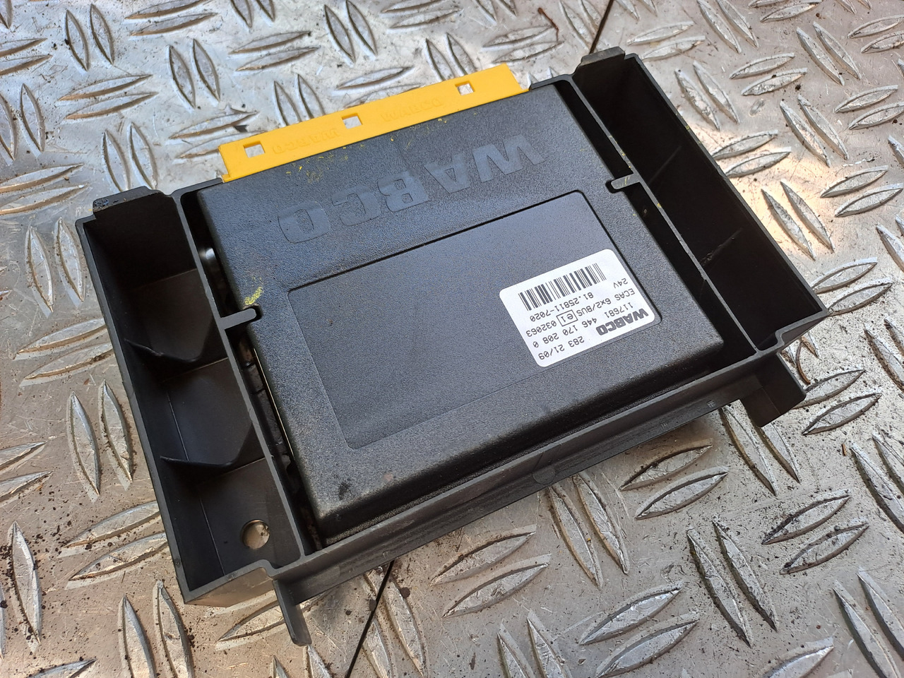 Gebrauchtes MAN TGX 26.440 Steuergerät ECAS Luftfederung, Artikel - Nr.: 81.25811 - 7020 - Steuergerät für LKW: das Bild 4 Gebrauchtes MAN TGX 26.440 Steuergerät ECAS Luftfederung, Artikel - Nr.: 81.25811 - 7020 - Steuergerät für LKW: das Bild 4