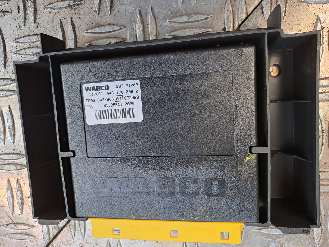 Gebrauchtes MAN TGX 26.440 Steuergerät ECAS Luftfederung, Artikel - Nr.: 81.25811 - 7020 - Steuergerät für LKW: das Bild 5 Gebrauchtes MAN TGX 26.440 Steuergerät ECAS Luftfederung, Artikel - Nr.: 81.25811 - 7020 - Steuergerät für LKW: das Bild 5
