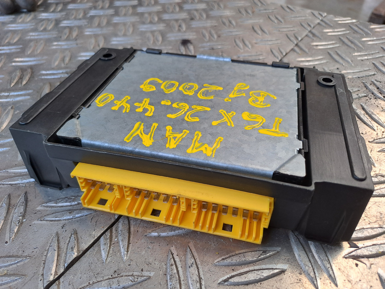 Gebrauchtes MAN TGX 26.440 Steuergerät ECAS Luftfederung, Artikel - Nr.: 81.25811 - 7020 - Steuergerät für LKW: das Bild 1 Gebrauchtes MAN TGX 26.440 Steuergerät ECAS Luftfederung, Artikel - Nr.: 81.25811 - 7020 - Steuergerät für LKW: das Bild 1