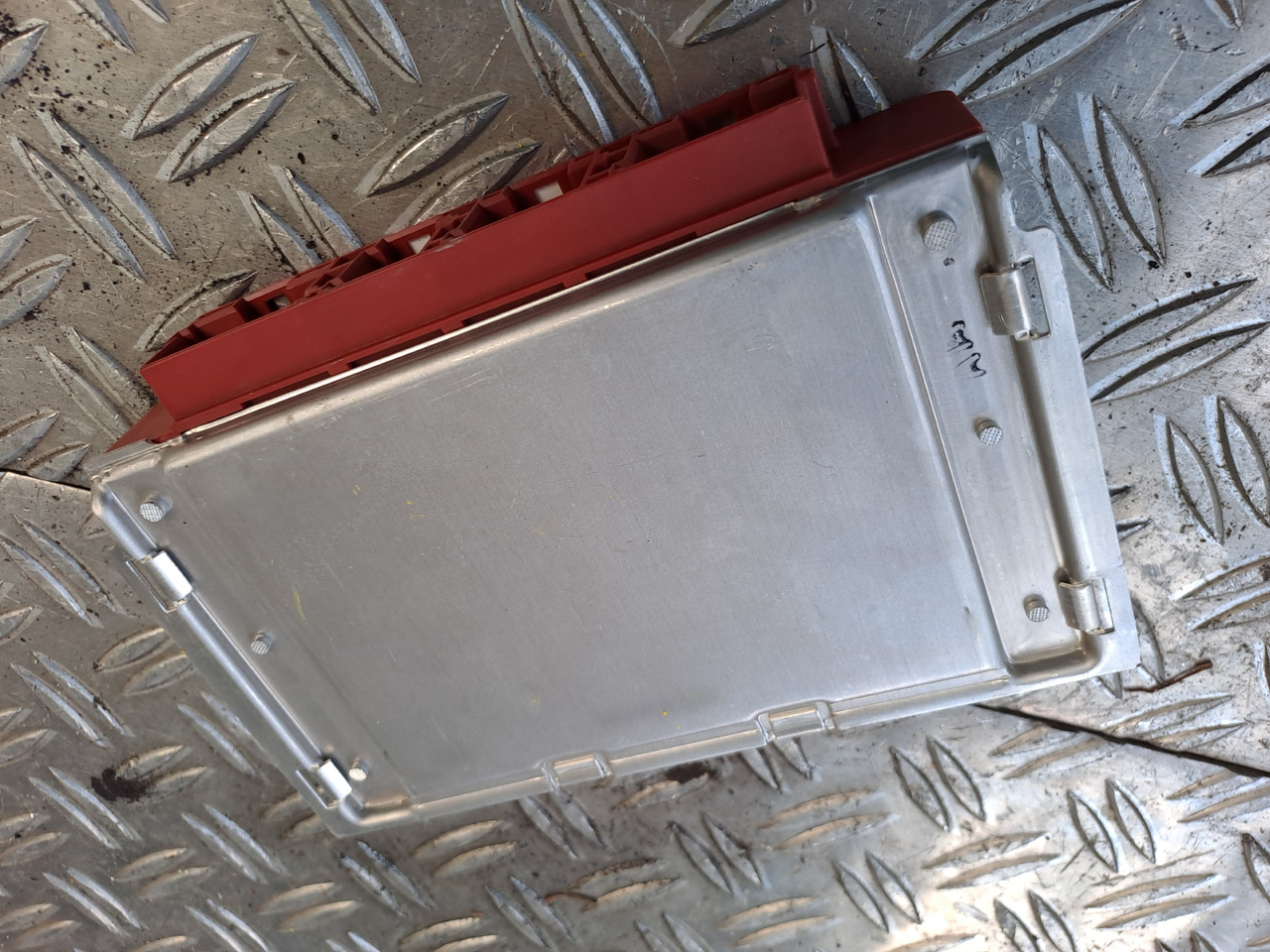 Gebrauchtes MAN TGX 26.440 Steuergerät Intarder, Artikel - Nr.: 81.25810 - 6023 - Steuergerät für LKW: das Bild 4 Gebrauchtes MAN TGX 26.440 Steuergerät Intarder, Artikel - Nr.: 81.25810 - 6023 - Steuergerät für LKW: das Bild 4