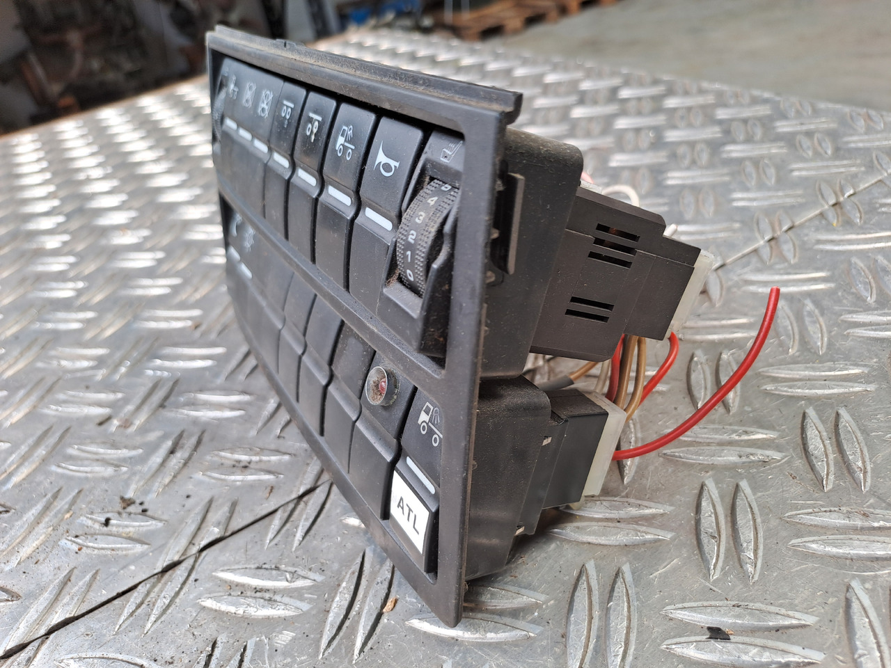 Gebrauchtes MAN TGX 26.480 Steuergerät ECAS Luftfederung , Artikel - Nr. : 81.25525 - 0211 - Steuergerät für LKW: das Bild 1 Gebrauchtes MAN TGX 26.480 Steuergerät ECAS Luftfederung , Artikel - Nr. : 81.25525 - 0211 - Steuergerät für LKW: das Bild 1