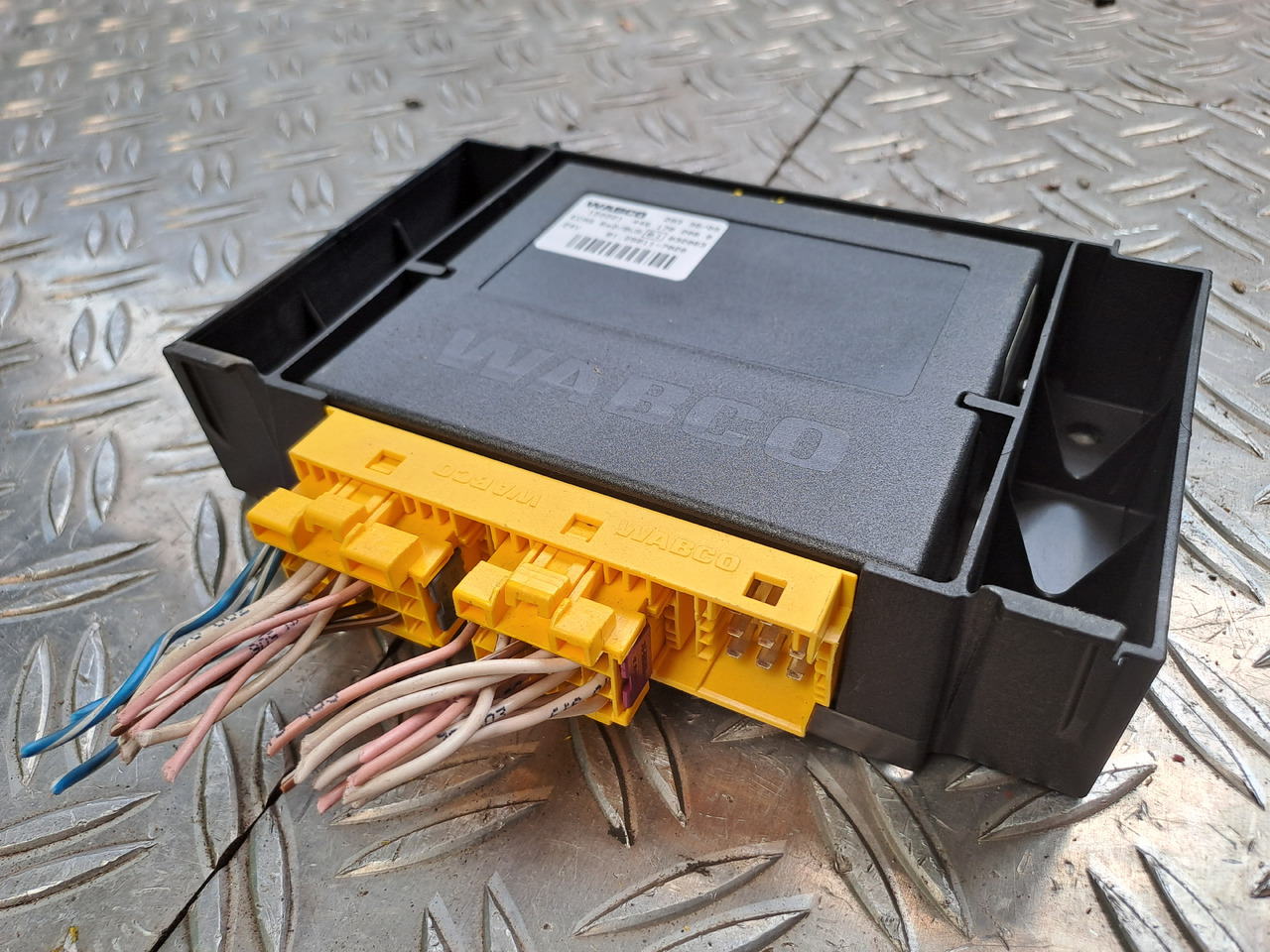 Gebrauchtes MAN TGX 26.480 Steuergerät ECAS Luftfederung , Artikel - Nr. : 81.25811 - 7020 - Steuergerät für LKW: das Bild 2 Gebrauchtes MAN TGX 26.480 Steuergerät ECAS Luftfederung , Artikel - Nr. : 81.25811 - 7020 - Steuergerät für LKW: das Bild 2