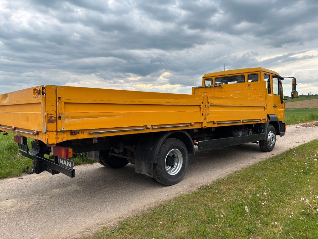 MAN 8.224 L 2000 - Pritsche LKW: das Bild 4 MAN 8.224 L 2000 - Pritsche LKW: das Bild 4