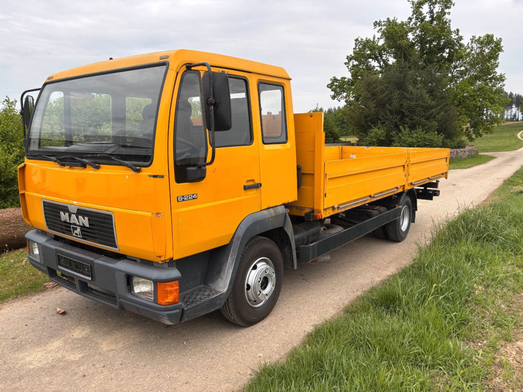 MAN 8.224 L 2000 - Pritsche LKW: das Bild 1 MAN 8.224 L 2000 - Pritsche LKW: das Bild 1