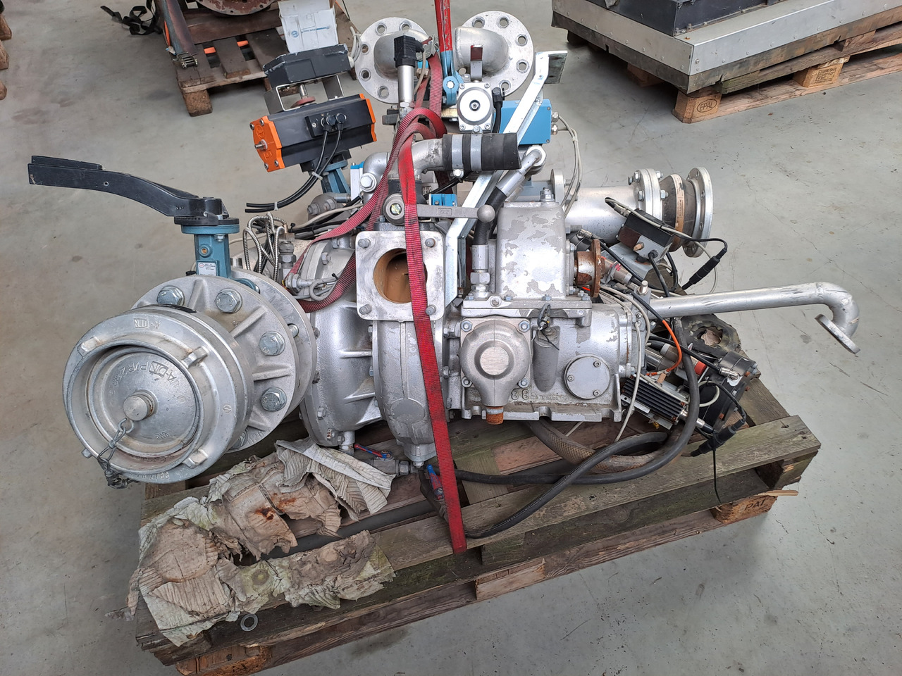 Neuwertige Albert Ziegler Wasserpumpe ( Feuerwehr ), Typ : FP 22 / 15, Artikel - Nr. : 81.99999 - 99 - Kühlmittelpumpe für LKW: das Bild 3 Neuwertige Albert Ziegler Wasserpumpe ( Feuerwehr ), Typ : FP 22 / 15, Artikel - Nr. : 81.99999 - 99 - Kühlmittelpumpe für LKW: das Bild 3