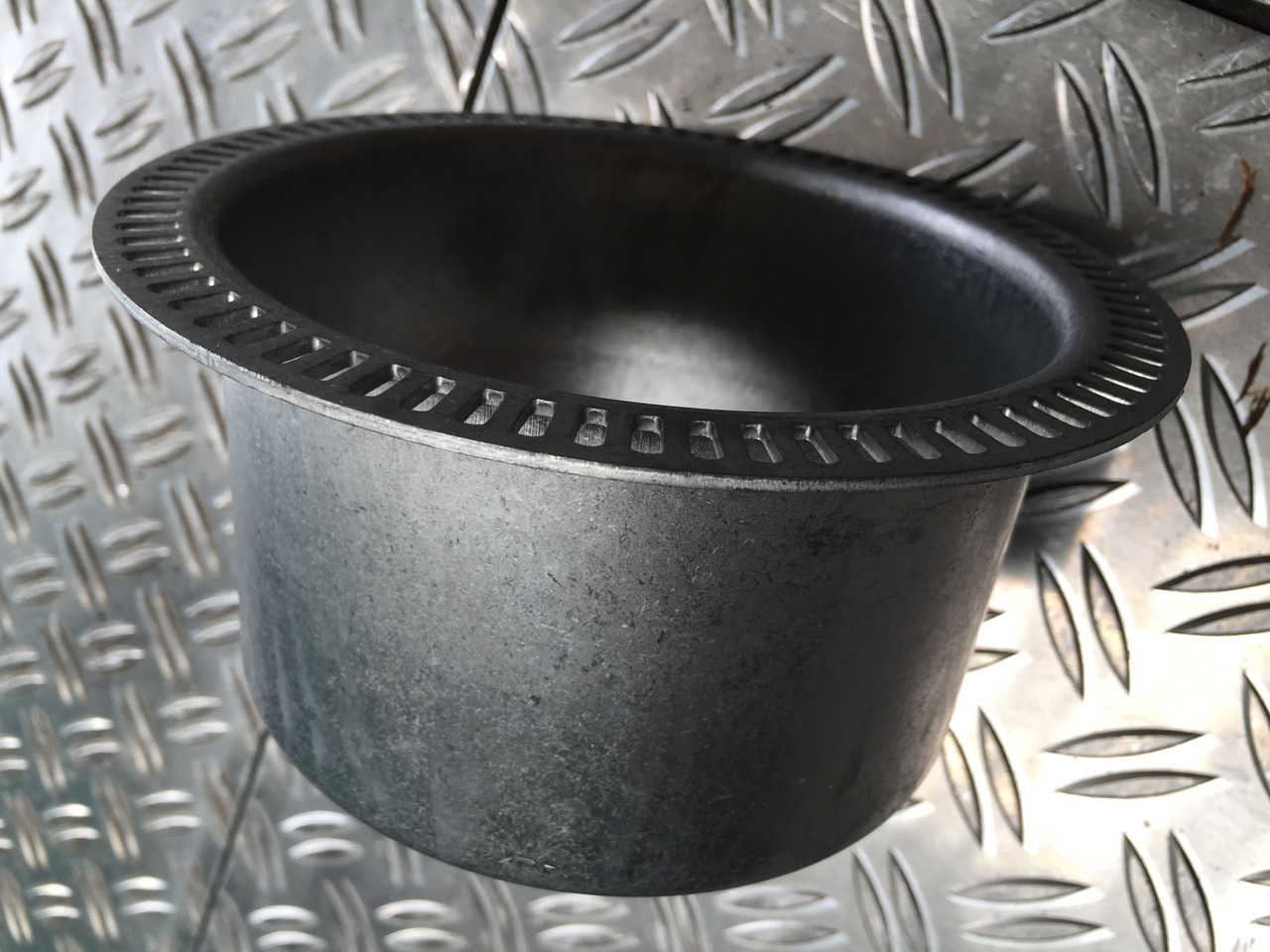 Neuwertige MAN L 2000 Impulsrad Hinterachse Nabe ABS , Artikel - Nr. : 81.52403 - 0028 - Hinterachse für LKW: das Bild 4 Neuwertige MAN L 2000 Impulsrad Hinterachse Nabe ABS , Artikel - Nr. : 81.52403 - 0028 - Hinterachse für LKW: das Bild 4