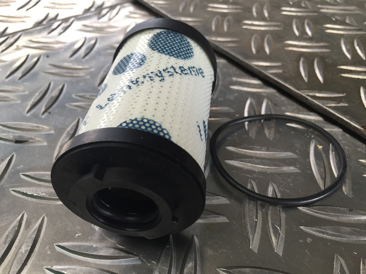 Neuwertiger MAN TGA, TGX, TGS Hydrauliköl - Filtereinsatz, Artikel - Nr. : 81.67506 - 6020 - Hydraulikfilter für LKW: das Bild 2 Neuwertiger MAN TGA, TGX, TGS Hydrauliköl - Filtereinsatz, Artikel - Nr. : 81.67506 - 6020 - Hydraulikfilter für LKW: das Bild 2