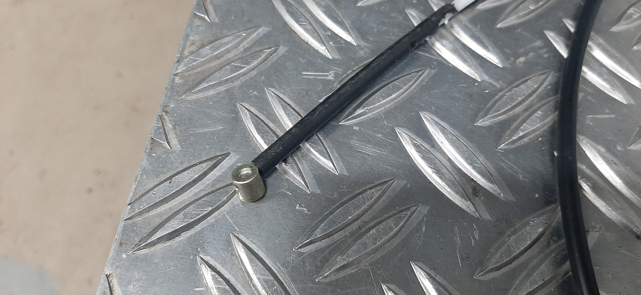 Neuwertiges DB Motorhaubenzug, Bowdenzug, Artikel - Nr. : A 641 750 00 59 - Motorhaube für LKW: das Bild 3 Neuwertiges DB Motorhaubenzug, Bowdenzug, Artikel - Nr. : A 641 750 00 59 - Motorhaube für LKW: das Bild 3