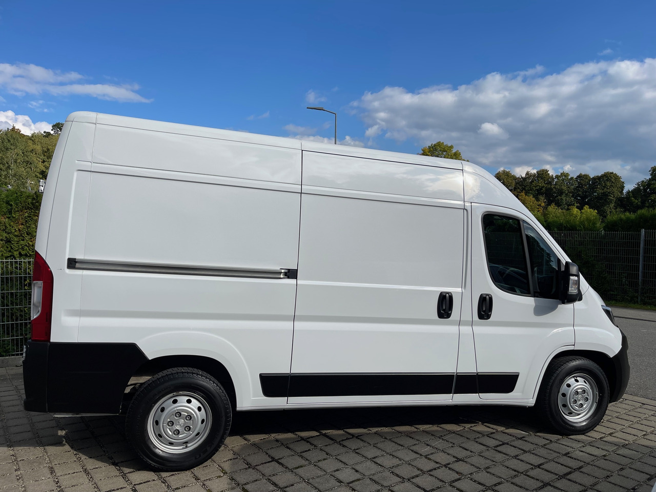 Peugeot Boxer Kasten L2H2 AppleCarplay/Klima/Kamera - Kastenwagen: das Bild 4 Peugeot Boxer Kasten L2H2 AppleCarplay/Klima/Kamera - Kastenwagen: das Bild 4