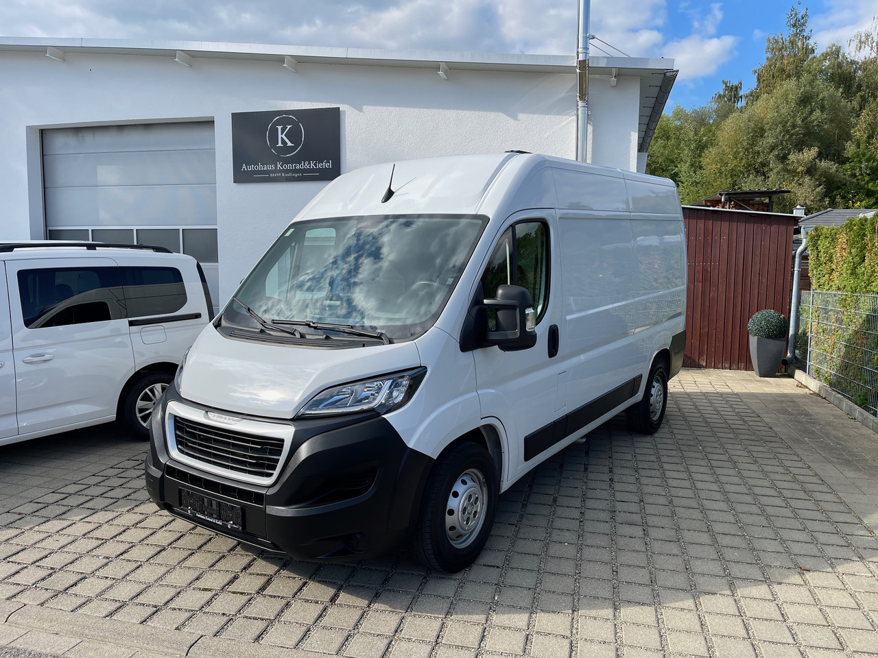 Peugeot Boxer Kasten L2H2 AppleCarplay/Klima/Kamera - Kastenwagen: das Bild 1 Peugeot Boxer Kasten L2H2 AppleCarplay/Klima/Kamera - Kastenwagen: das Bild 1