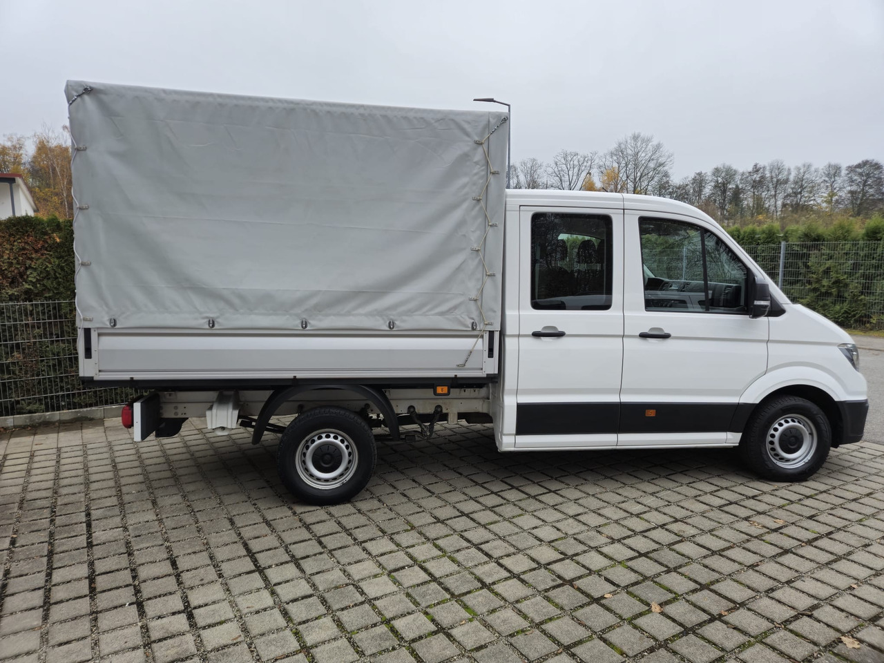 VOLKSWAGEN Crafter Pritsche 35 DOKA mittellang 4MOTION - Transporter mit Plane: das Bild 4 VOLKSWAGEN Crafter Pritsche 35 DOKA mittellang 4MOTION - Transporter mit Plane: das Bild 4