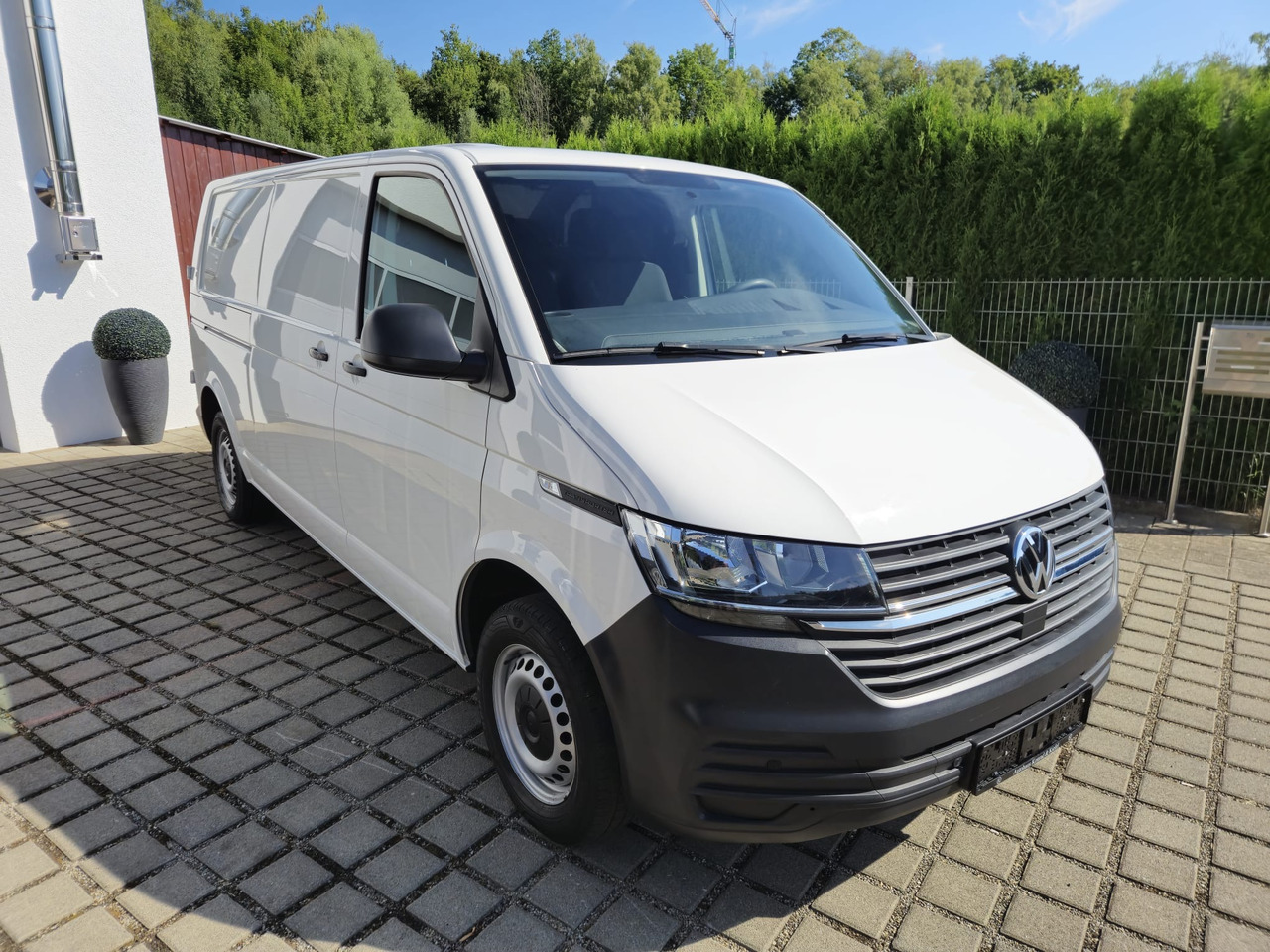 VOLKSWAGEN T6.1 Transporter Kasten lang FWD - Kastenwagen: das Bild 2 VOLKSWAGEN T6.1 Transporter Kasten lang FWD - Kastenwagen: das Bild 2