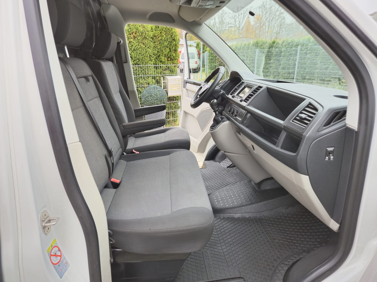 VOLKSWAGEN T6 Transporter Klima/PDC/AHK/Standheiz. - Kastenwagen: das Bild 1 VOLKSWAGEN T6 Transporter Klima/PDC/AHK/Standheiz. - Kastenwagen: das Bild 1