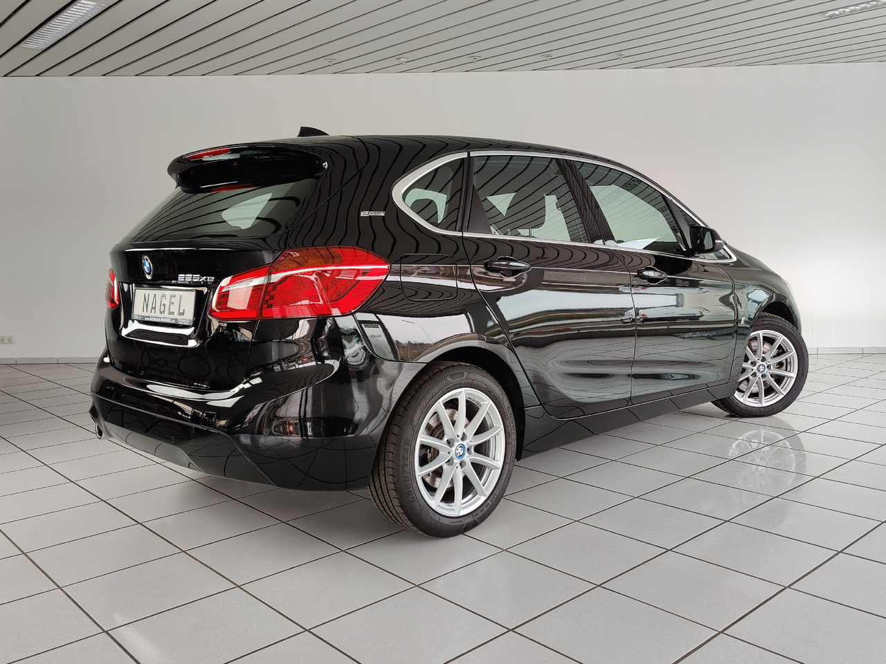 BMW 225 xe ActiveTourer iPerf. Advantage*Navi*SHZ* Hybrid 165kW - Limousine: das Bild 4 BMW 225 xe ActiveTourer iPerf. Advantage*Navi*SHZ* Hybrid 165kW - Limousine: das Bild 4