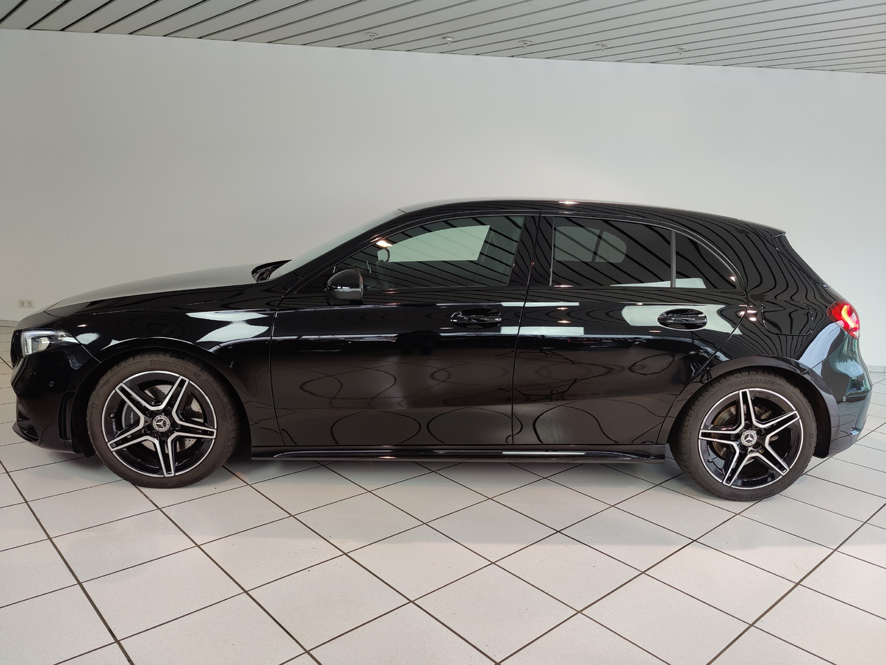 Mercedes-Benz A 220 d Navi LED Park RüKam AHK - Limousine: das Bild 2 Mercedes-Benz A 220 d Navi LED Park RüKam AHK - Limousine: das Bild 2