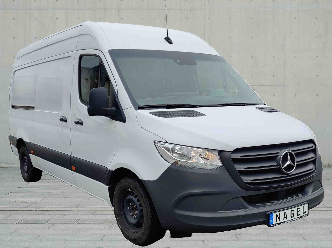 Mercedes-Benz Sprinter III Kasten RWD (907)(02.2018->) 315 CDI L2H2 Rükam Klima Apple AHK - Kastenwagen: das Bild 2 Mercedes-Benz Sprinter III Kasten RWD (907)(02.2018->) 315 CDI L2H2 Rükam Klima Apple AHK - Kastenwagen: das Bild 2