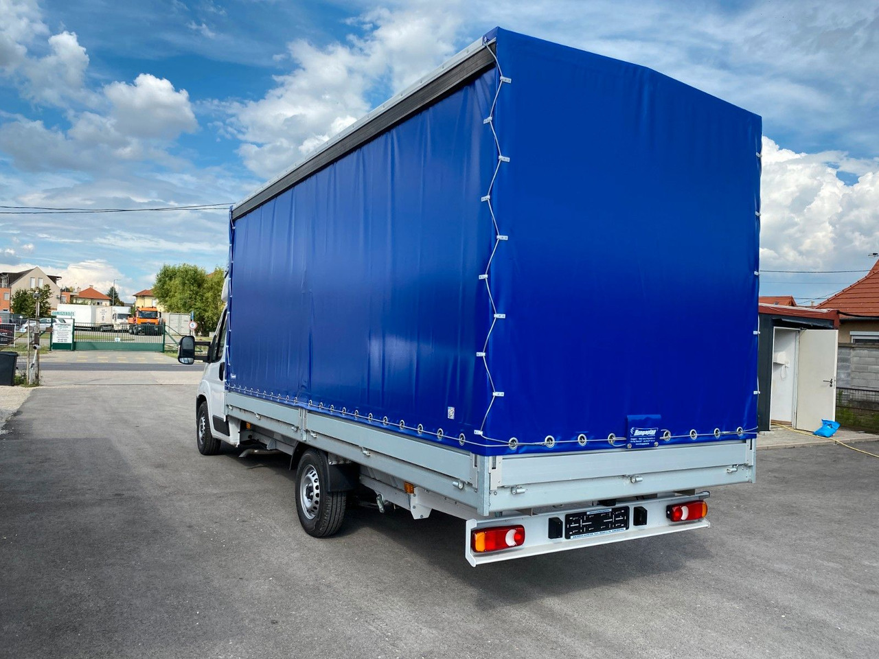 Peugeot BOXER CHC L4 HEAVY PRITSCHE+PLANE+SCHLAFKABINE - Transporter mit Plane: das Bild 4 Peugeot BOXER CHC L4 HEAVY PRITSCHE+PLANE+SCHLAFKABINE - Transporter mit Plane: das Bild 4