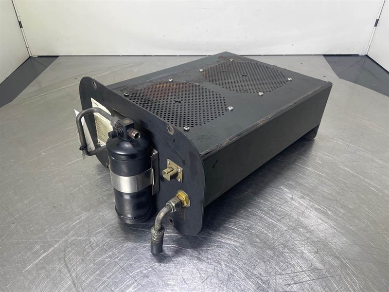 Ahlmann AZ150-4184898A-Airco condenser/Klimakondensator - Rahmen/ Chassis für Baumaschine: das Bild 1 Ahlmann AZ150-4184898A-Airco condenser/Klimakondensator - Rahmen/ Chassis für Baumaschine: das Bild 1