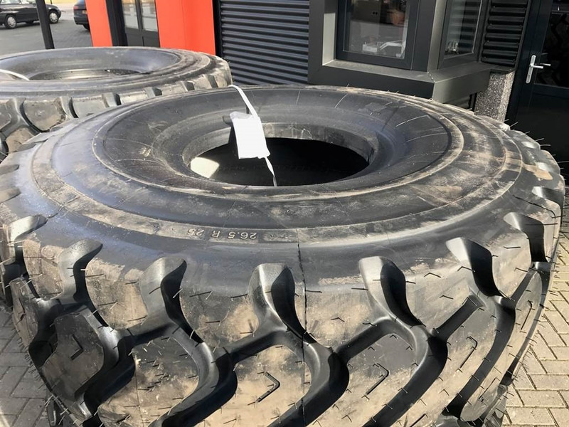 Banden/Reifen/Tires 26.5R25 XHA - Tyre/Reifen/Band - Felgen und Reifen für Baumaschine: das Bild 4 Banden/Reifen/Tires 26.5R25 XHA - Tyre/Reifen/Band - Felgen und Reifen für Baumaschine: das Bild 4