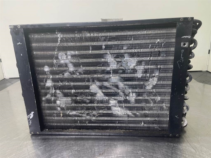 Cat 928G-Avrora - 175-ED2-0001a - Airco condenser - Rahmen/ Chassis für Baumaschine: das Bild 4 Cat 928G-Avrora - 175-ED2-0001a - Airco condenser - Rahmen/ Chassis für Baumaschine: das Bild 4