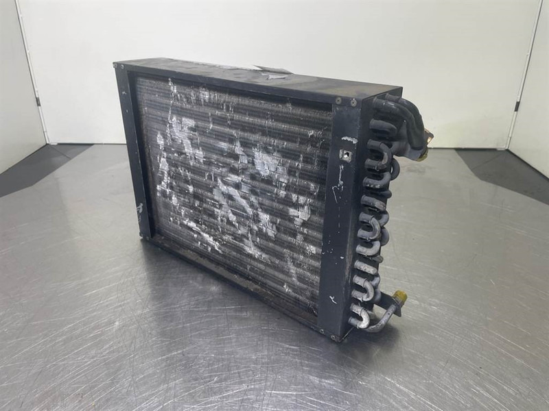 Cat 928G-Avrora - 175-ED2-0001a - Airco condenser - Rahmen/ Chassis für Baumaschine: das Bild 3 Cat 928G-Avrora - 175-ED2-0001a - Airco condenser - Rahmen/ Chassis für Baumaschine: das Bild 3