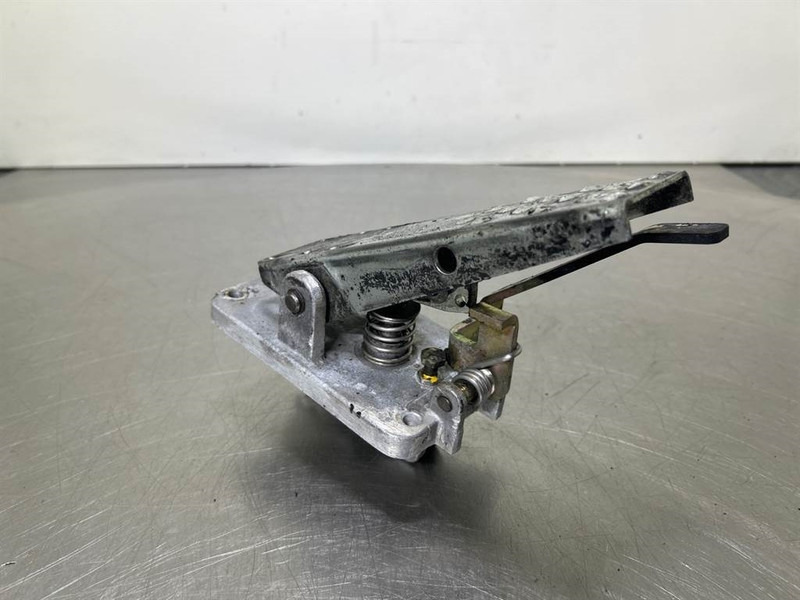 Terex TW150-6041506-Brake pedal/Bremspedal/Rempedaal - Fahrerhaus und Interieur für Baumaschine: das Bild 4 Terex TW150-6041506-Brake pedal/Bremspedal/Rempedaal - Fahrerhaus und Interieur für Baumaschine: das Bild 4