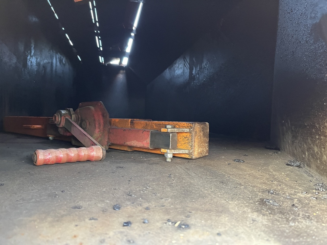 Graber ISOGRA Asphalt Thermo Silo Mulde - Kipper: das Bild 5 Graber ISOGRA Asphalt Thermo Silo Mulde - Kipper: das Bild 5