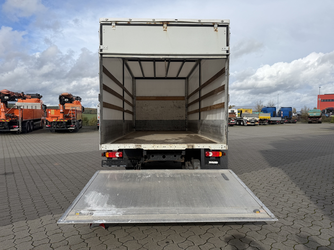 Iveco 75 E 180 4x2 LBW - Transporter mit Plane: das Bild 2 Iveco 75 E 180 4x2 LBW - Transporter mit Plane: das Bild 2