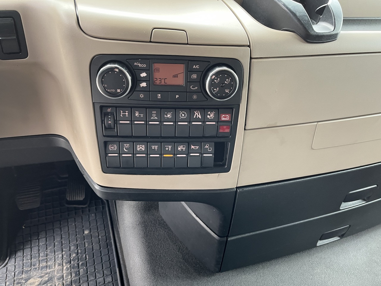 MAN TGX 26.500 6x2 Fahrgestell Lenk-Liftachse AHK - Fahrgestell LKW: das Bild 2 MAN TGX 26.500 6x2 Fahrgestell Lenk-Liftachse AHK - Fahrgestell LKW: das Bild 2