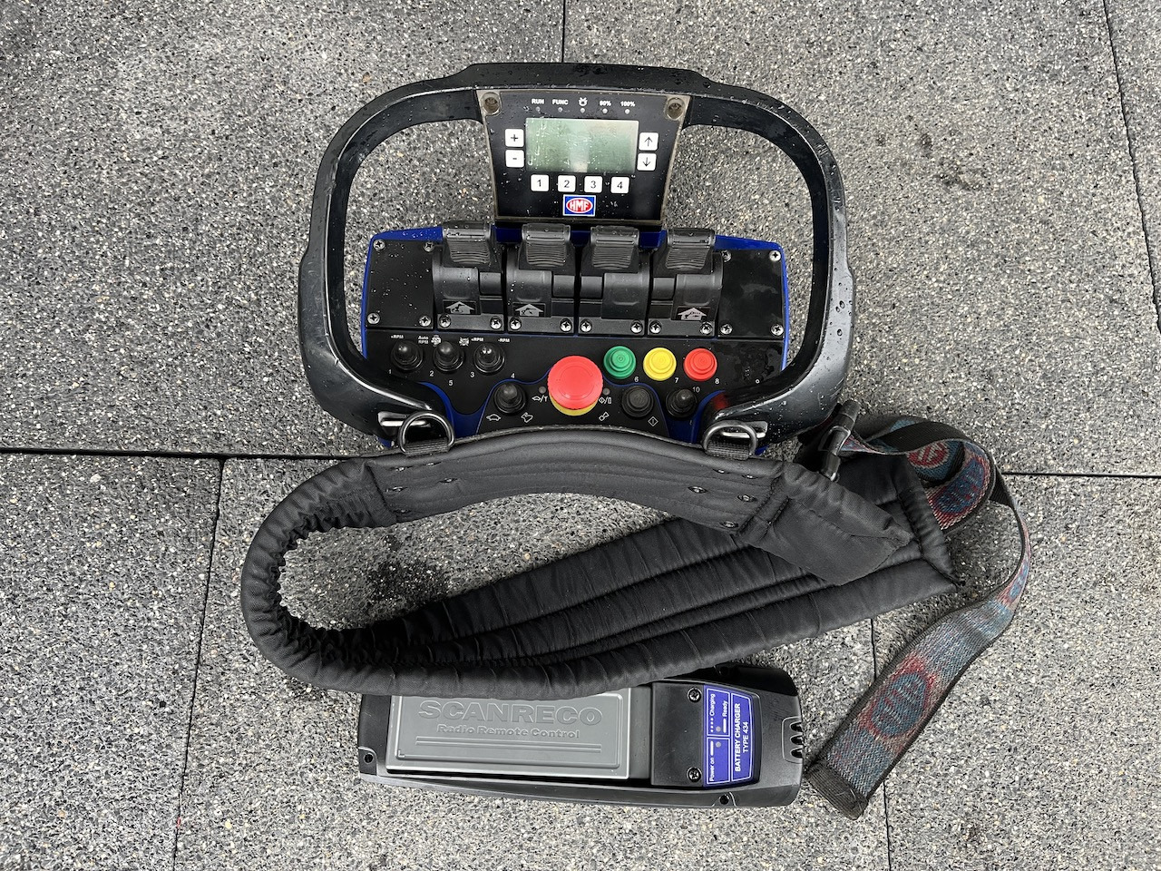 Meusburger MPS-3 Auflieger mit Kran HMF 1510 K-4 Lenkachse - Pritschenauflieger/ Plattformauflieger: das Bild 4 Meusburger MPS-3 Auflieger mit Kran HMF 1510 K-4 Lenkachse - Pritschenauflieger/ Plattformauflieger: das Bild 4