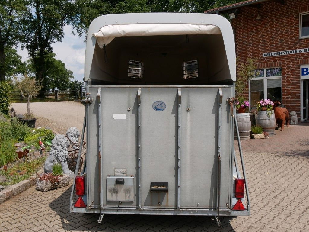 Westeria 2 Pferde Westeria 2 Pferde - Pferdeanhänger: das Bild 2 Westeria 2 Pferde Westeria 2 Pferde - Pferdeanhänger: das Bild 2