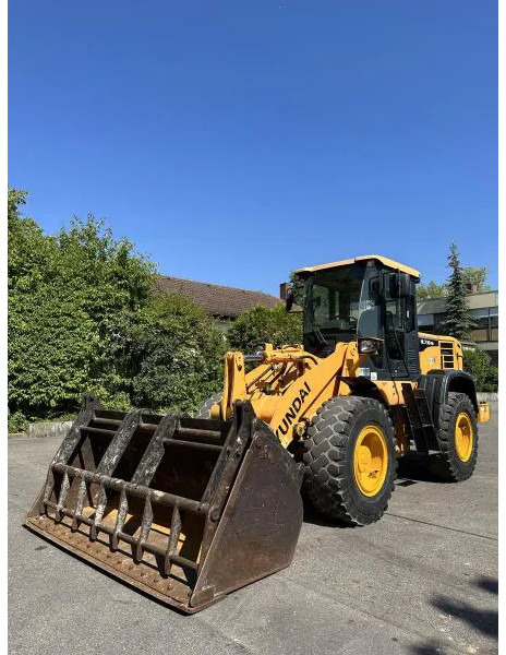 Hyundai HL730-9A 4X4 Radlader Mulch-/Klappschaufel KLIMA A HL730-9A 4X4 Radlader Mulch-/Klappschaufel KLIMA A/C - Radlader: das Bild 2 Hyundai HL730-9A 4X4 Radlader Mulch-/Klappschaufel KLIMA A HL730-9A 4X4 Radlader Mulch-/Klappschaufel KLIMA A/C - Radlader: das Bild 2