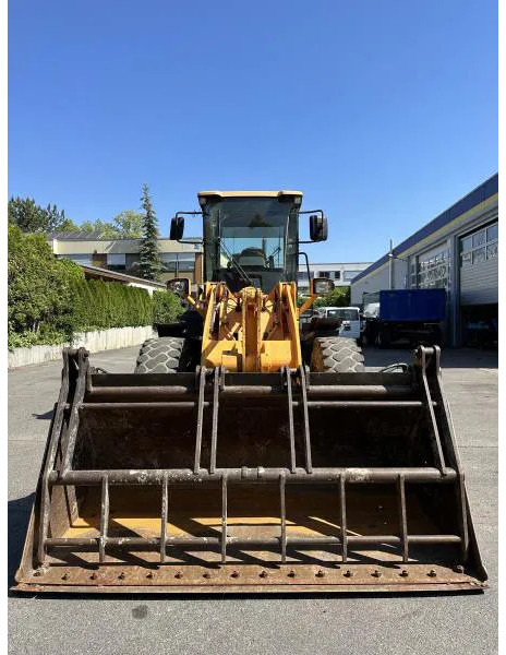 Hyundai HL730-9A 4X4 Radlader Mulch-/Klappschaufel KLIMA A HL730-9A 4X4 Radlader Mulch-/Klappschaufel KLIMA A/C - Radlader: das Bild 3 Hyundai HL730-9A 4X4 Radlader Mulch-/Klappschaufel KLIMA A HL730-9A 4X4 Radlader Mulch-/Klappschaufel KLIMA A/C - Radlader: das Bild 3