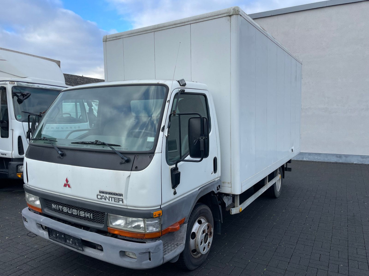 Mitsubishi Canter 3.9D, TE 649 - Koffer Transporter: das Bild 3 Mitsubishi Canter 3.9D, TE 649 - Koffer Transporter: das Bild 3