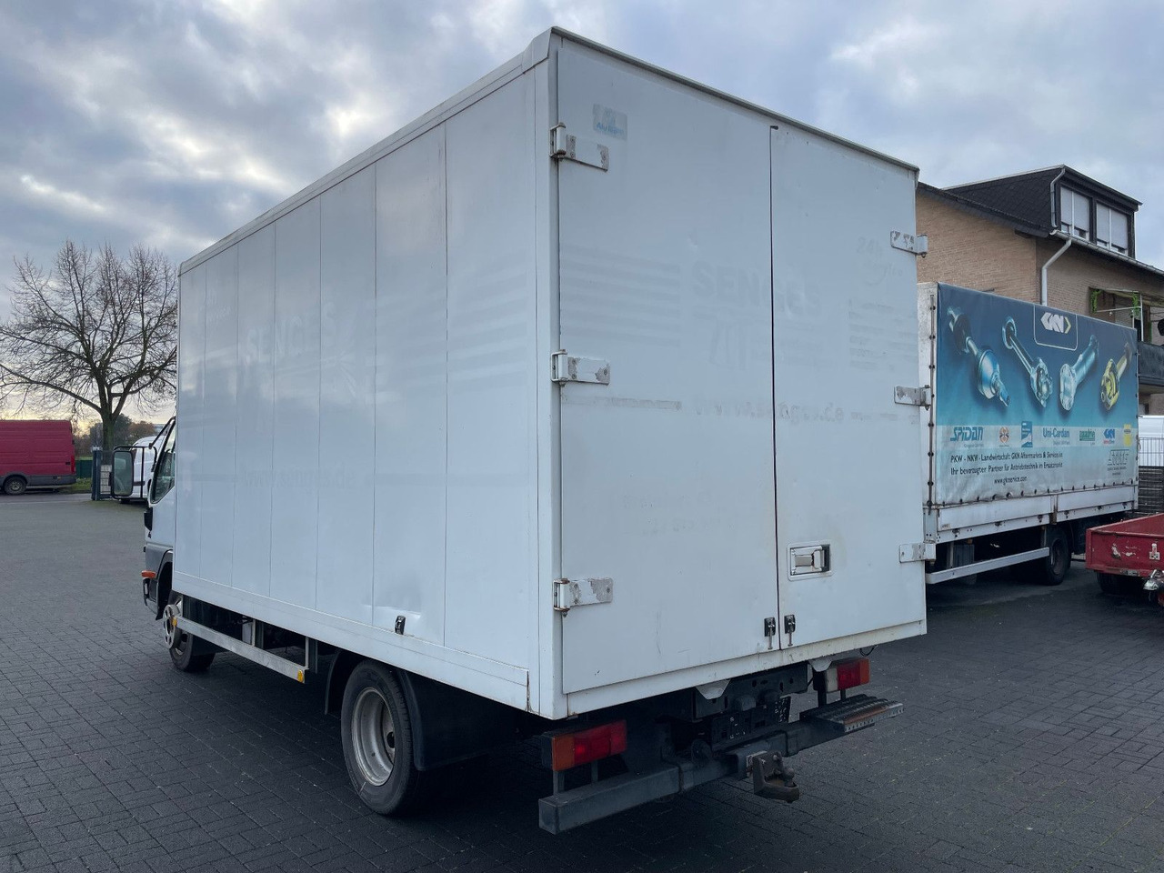 Mitsubishi Canter 3.9D, TE 649 - Koffer Transporter: das Bild 4 Mitsubishi Canter 3.9D, TE 649 - Koffer Transporter: das Bild 4