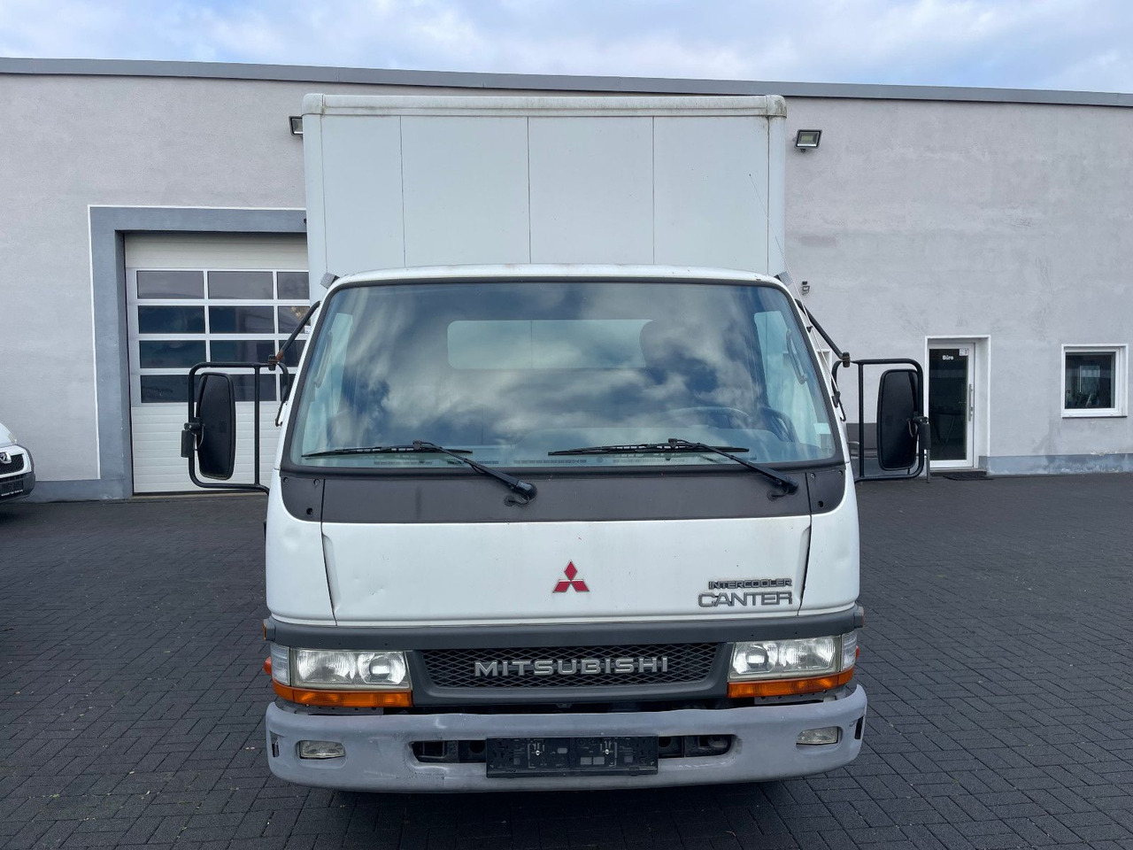 Mitsubishi Canter 3.9D, TE 649 - Koffer Transporter: das Bild 5 Mitsubishi Canter 3.9D, TE 649 - Koffer Transporter: das Bild 5