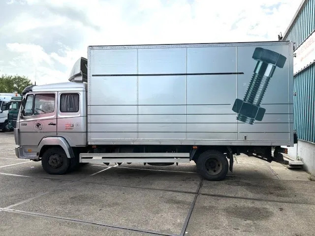 Mercedes-Benz LK 817 (6-CILINDER) ORIGINAL DUTCH TRUCK WITH CLOSED BOX (MANUAL GEARBOX / FULL STEEL SUSPENSION) - Koffer LKW: das Bild 5 Mercedes-Benz LK 817 (6-CILINDER) ORIGINAL DUTCH TRUCK WITH CLOSED BOX (MANUAL GEARBOX / FULL STEEL SUSPENSION) - Koffer LKW: das Bild 5