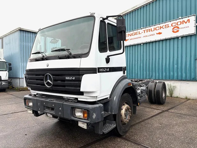 Mercedes-Benz SK 1824 K (ONLY 226.000 KM!) 4x2 FULL STEEL CHASSIS (MANUAL GEARBOX / REDUCTION AXLE / FULL STEEL SUSPENSION / P.T.O.) - Fahrgestell LKW: das Bild 1 Mercedes-Benz SK 1824 K (ONLY 226.000 KM!) 4x2 FULL STEEL CHASSIS (MANUAL GEARBOX / REDUCTION AXLE / FULL STEEL SUSPENSION / P.T.O.) - Fahrgestell LKW: das Bild 1