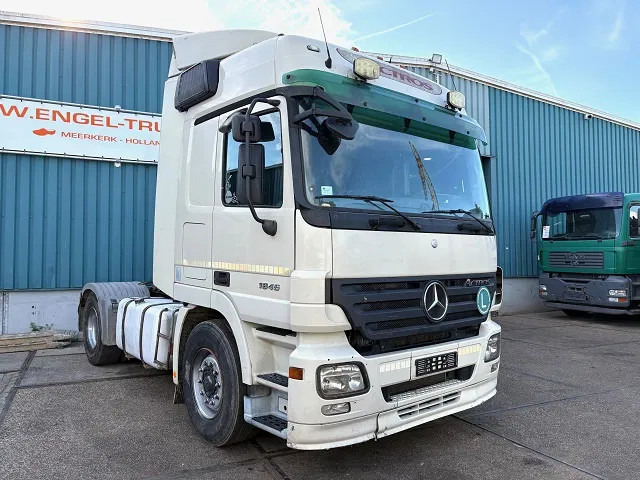 Mercedes-Benz Actros 1846 LS (MP2) (EPS WITH CLUTCH / RETARDER / 3-PEDALS/ AIRCONDITIONING / ETC) - Sattelzugmaschine: das Bild 2 Mercedes-Benz Actros 1846 LS (MP2) (EPS WITH CLUTCH / RETARDER / 3-PEDALS/ AIRCONDITIONING / ETC) - Sattelzugmaschine: das Bild 2
