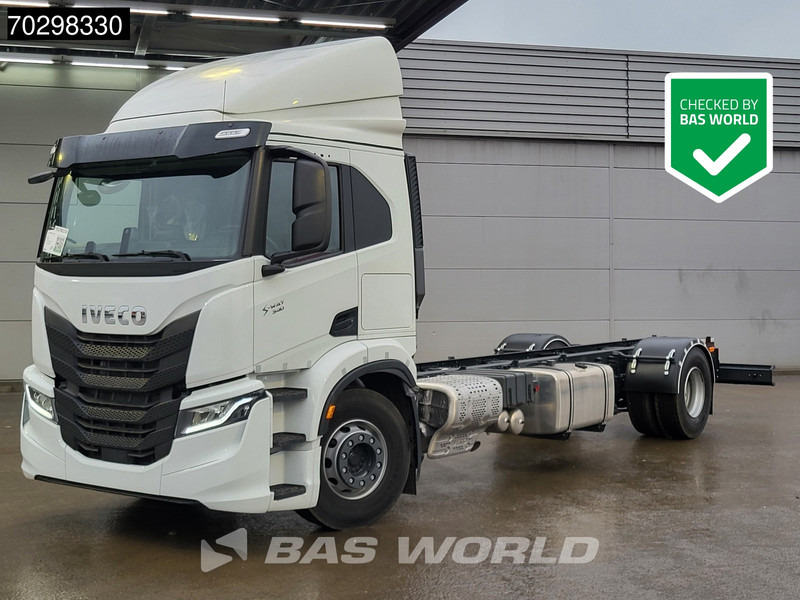 Iveco S-WAY 340 4X2 NEW! Chassis Automatic LED ACC Euro 6 - Fahrgestell LKW: das Bild 1 Iveco S-WAY 340 4X2 NEW! Chassis Automatic LED ACC Euro 6 - Fahrgestell LKW: das Bild 1