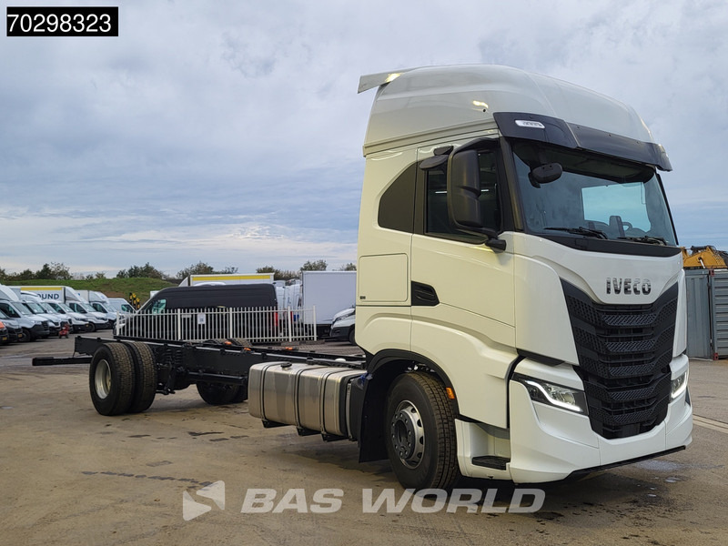 Iveco S-Way 420 4X2 NEW! Chassis, Automatic Standklima 2xTanks Euro 6 - Fahrgestell LKW: das Bild 3 Iveco S-Way 420 4X2 NEW! Chassis, Automatic Standklima 2xTanks Euro 6 - Fahrgestell LKW: das Bild 3