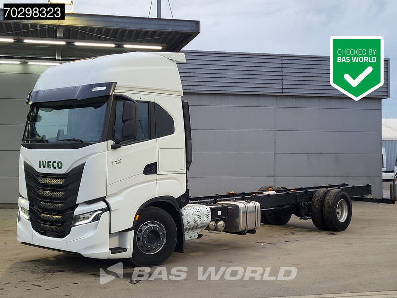Iveco S-Way 420 4X2 NEW! Chassis, Automatic Standklima 2xTanks Euro 6 - Fahrgestell LKW: das Bild 1 Iveco S-Way 420 4X2 NEW! Chassis, Automatic Standklima 2xTanks Euro 6 - Fahrgestell LKW: das Bild 1
