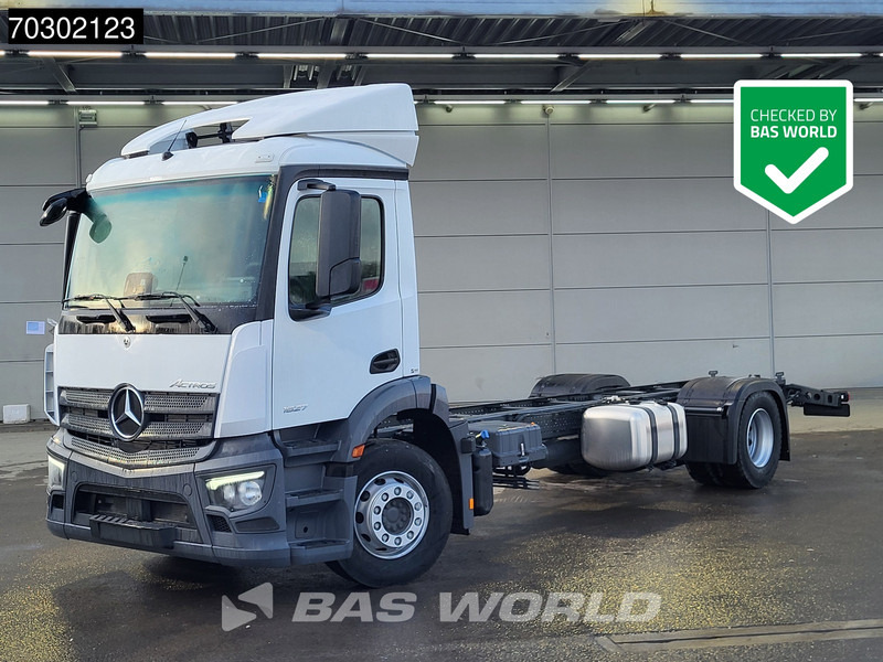 Mercedes-Benz Actros 1827 4X2 NEW 18tons chassis Automatic PPC Cruise control Euro 6 - Fahrgestell LKW: das Bild 1 Mercedes-Benz Actros 1827 4X2 NEW 18tons chassis Automatic PPC Cruise control Euro 6 - Fahrgestell LKW: das Bild 1