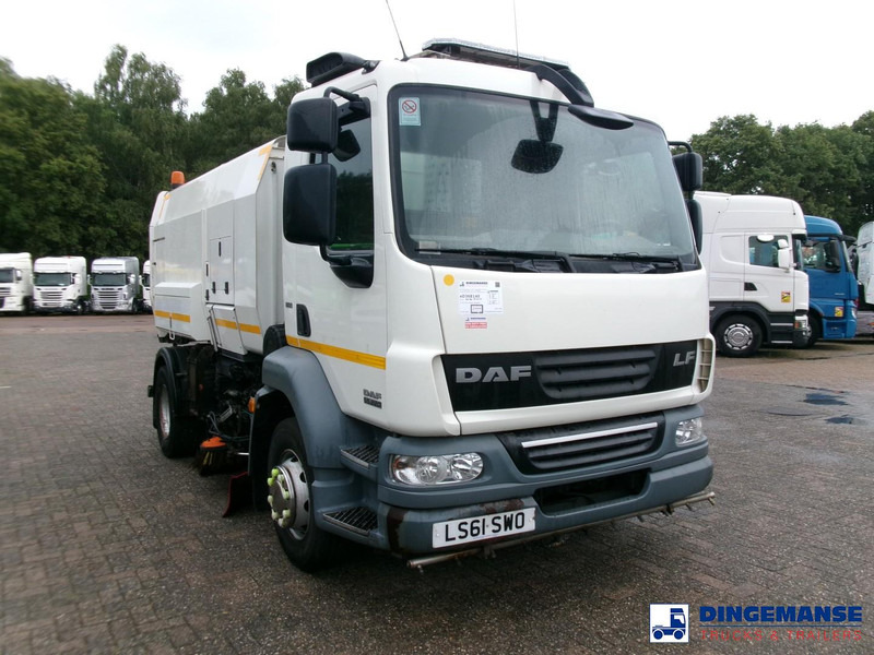 DAF LF 55.220 4x2 Scarab sweeper - Kehrmaschine: das Bild 2 DAF LF 55.220 4x2 Scarab sweeper - Kehrmaschine: das Bild 2