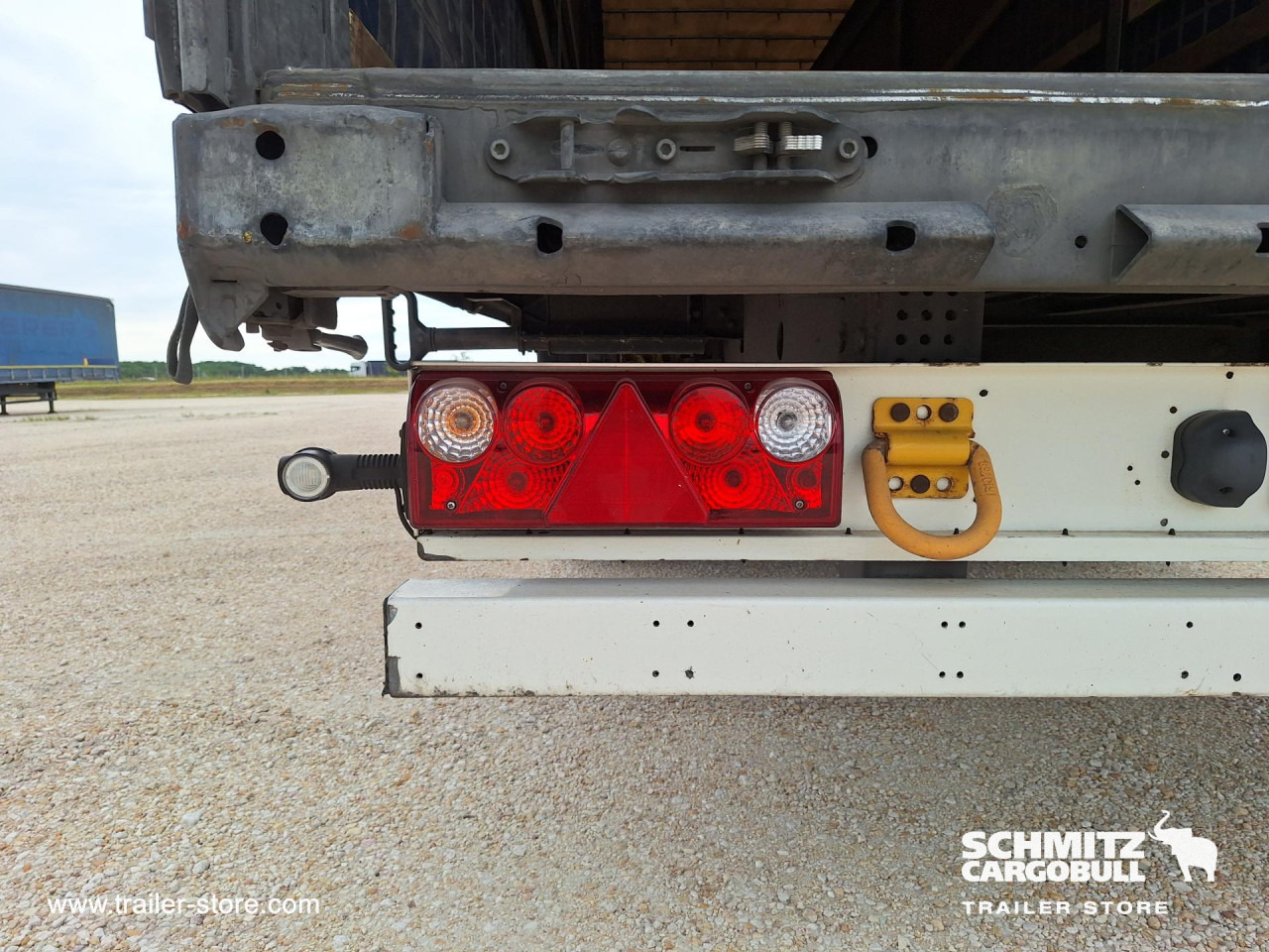 SCHMITZ Curtainsider Mega - Planenauflieger: das Bild 2 SCHMITZ Curtainsider Mega - Planenauflieger: das Bild 2