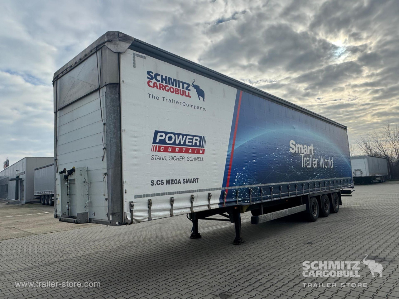 SCHMITZ Curtainsider Mega - Planenauflieger: das Bild 4 SCHMITZ Curtainsider Mega - Planenauflieger: das Bild 4