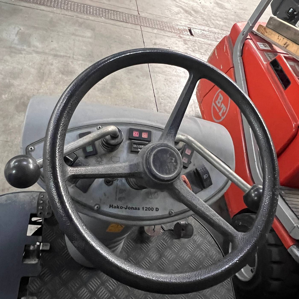 Hako Jonas 1200D - Kehrsaugmaschine: das Bild 3 Hako Jonas 1200D - Kehrsaugmaschine: das Bild 3