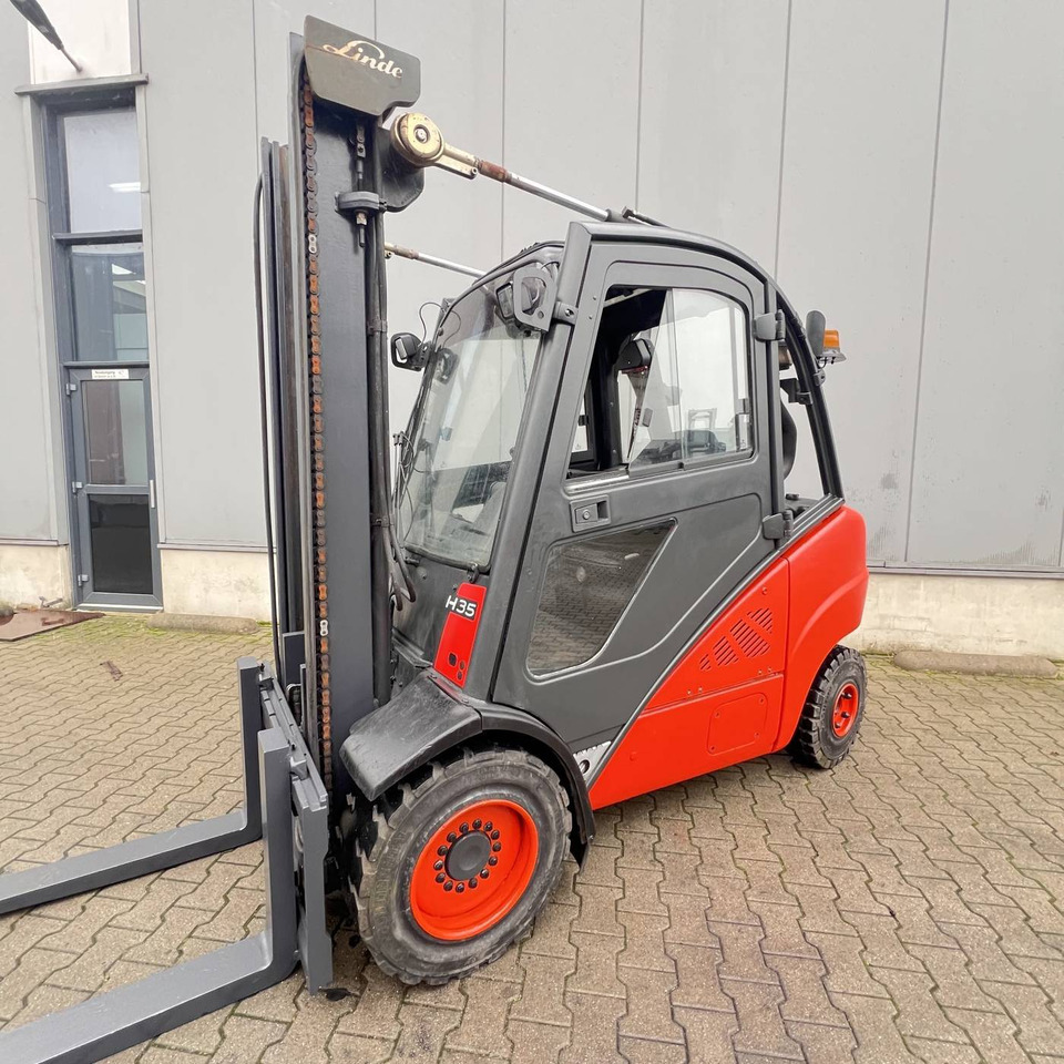 Linde H30D (393) - Dieselstapler: das Bild 1 Linde H30D (393) - Dieselstapler: das Bild 1