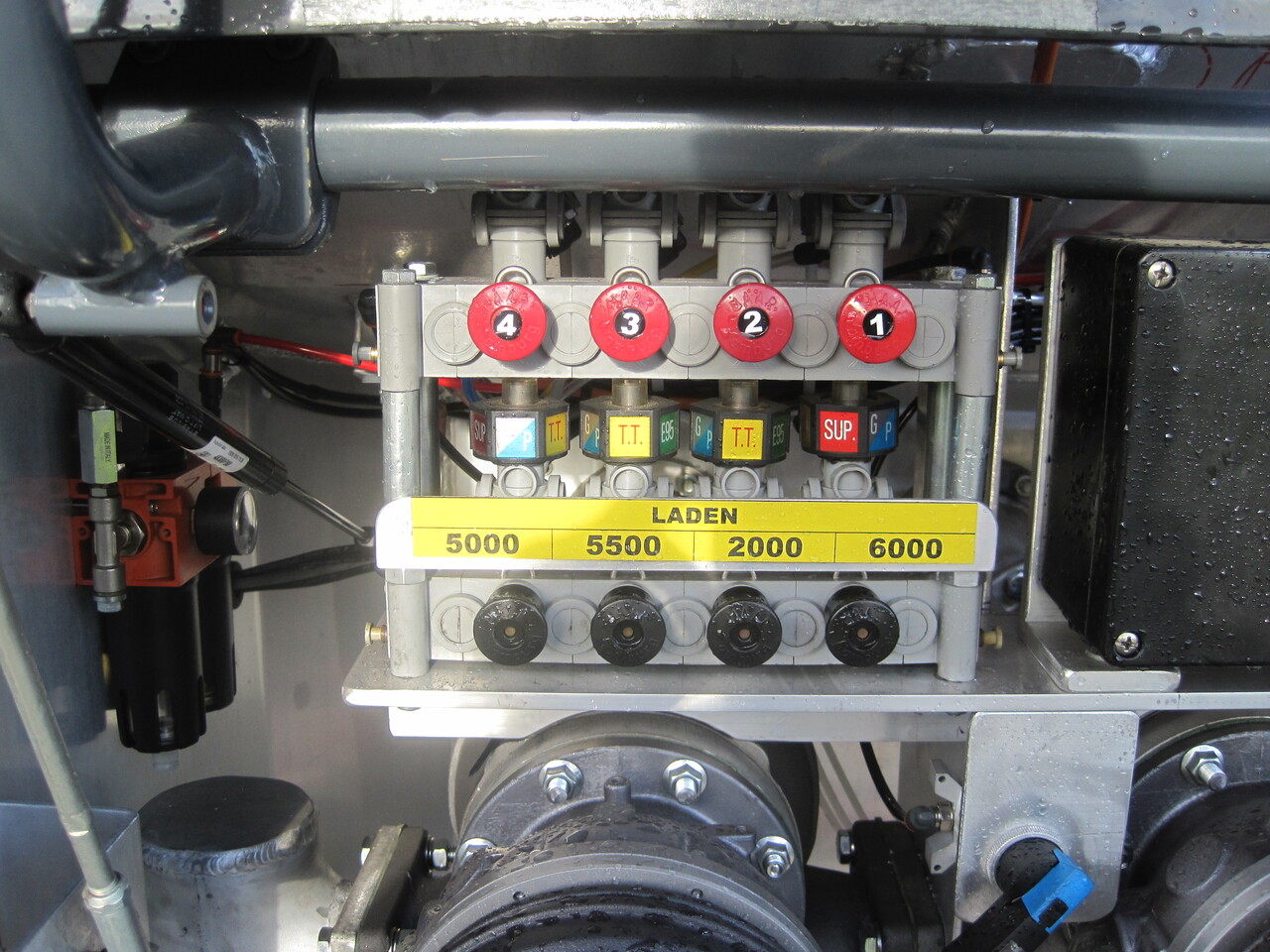 SCANIA G370 - Tankwagen: das Bild 4 SCANIA G370 - Tankwagen: das Bild 4